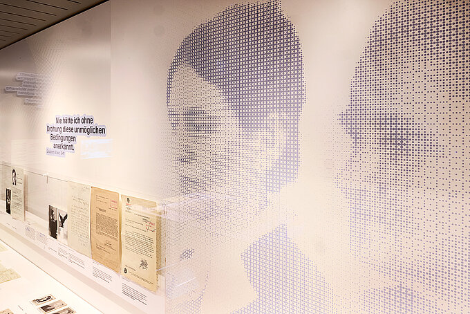 A glimpse into the exhibition ‘Maria Theresia 23: Biography of a Munich Villa’ (opens enlarged image)
