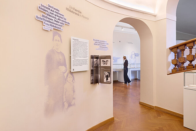 A glimpse into the exhibition ‘Maria Theresia 23: Biography of a Munich Villa’ (opens enlarged image)